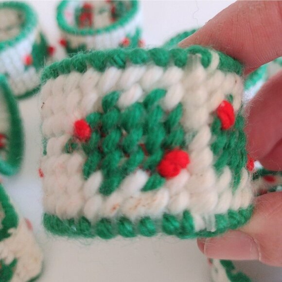 Vtg Set Of 25 Christmas Needlepoint Napkin Rings Holders Holly Leaf Red Berries - Picture 8 of 9